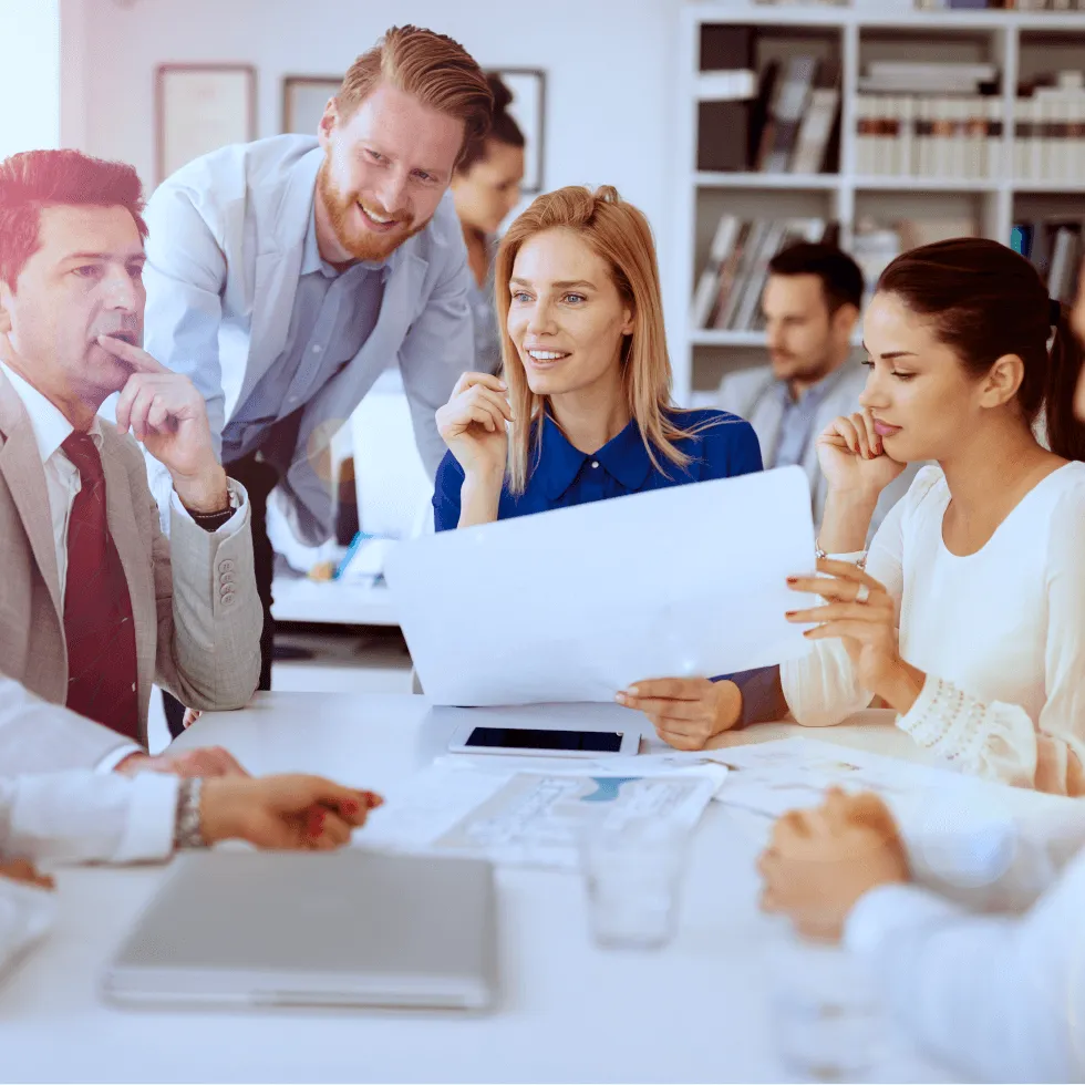 employees-chatting-and-discussing-in-office
